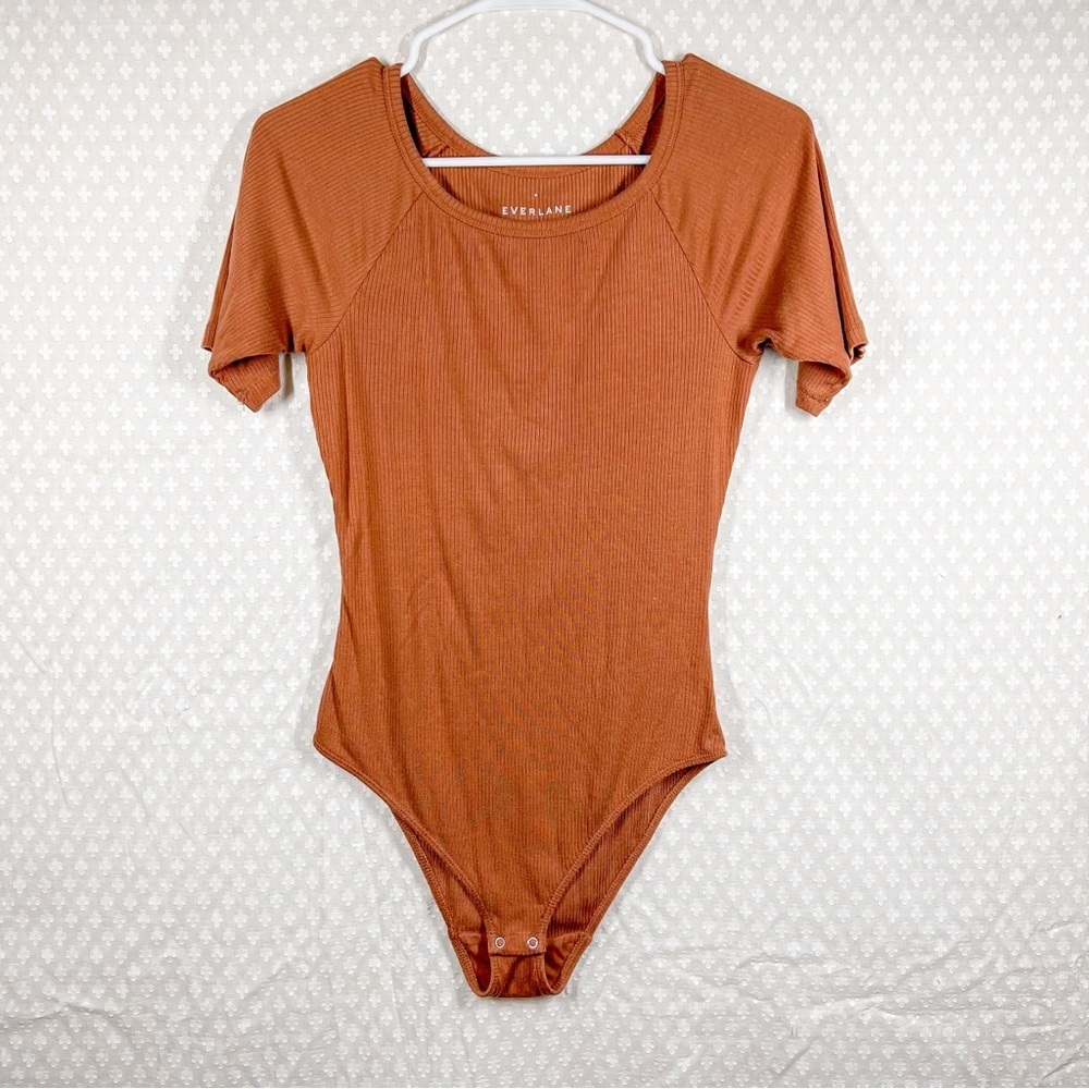 Everlane Women Bodysuit Sz M‎ Orange Ribbed Short Sleeve Tencel Classic Staple